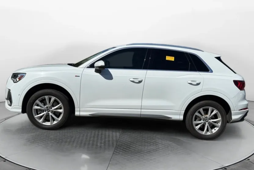 2021 Audi Q3 Premium Plus 45 TFSI S line photo 1