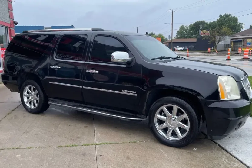 2011 Gmc Yukon XL 1500 Denali photo 1