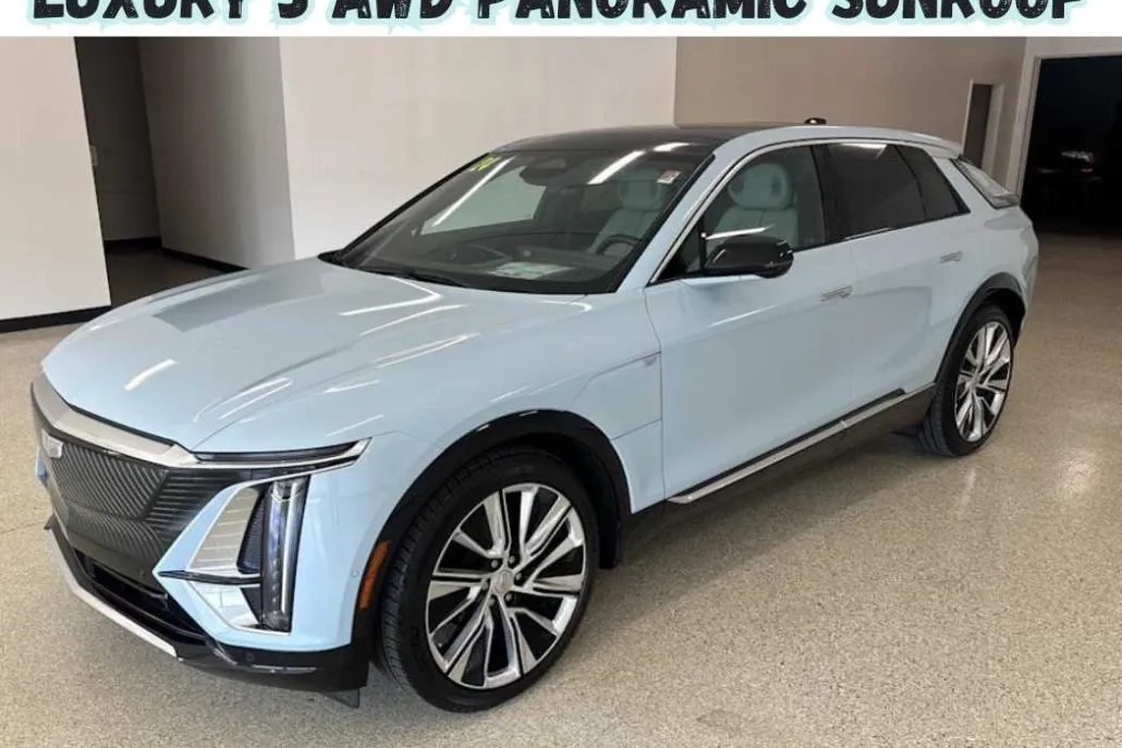 2024 Cadillac Lyriq Luxury photo 1