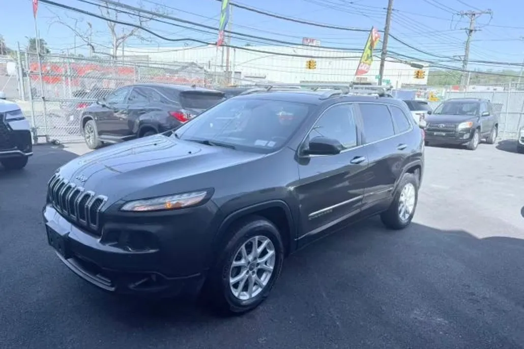 2016 Jeep Cherokee Latitude photo 1