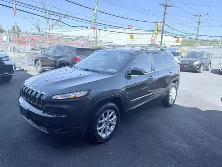 2016 Jeep Cherokee Latitude photo 1