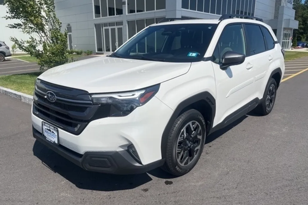 2025 Subaru Forester Premium photo 1