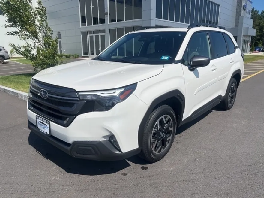 2025 Subaru Forester Premium photo 1