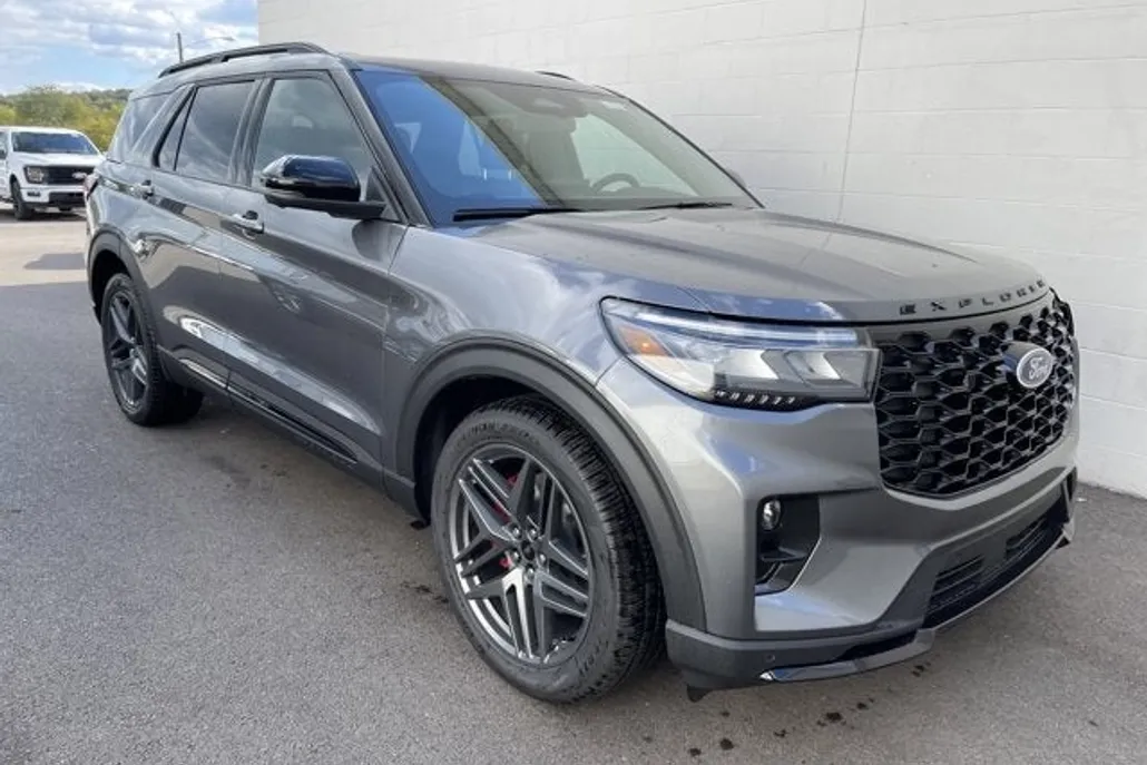 2025 Ford Explorer ST photo 1
