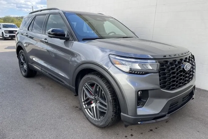 2025 Ford Explorer ST photo 1