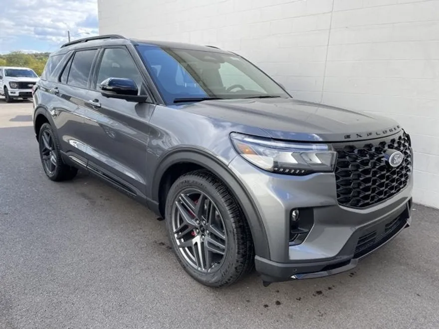 2025 Ford Explorer ST photo 1