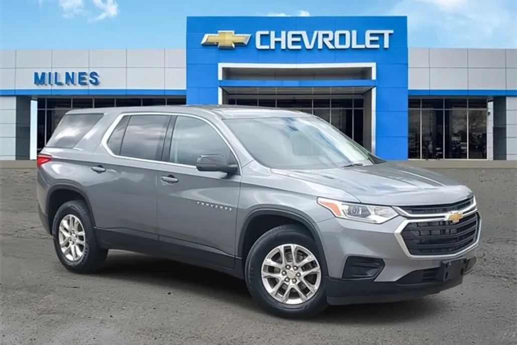2021 Chevrolet Traverse LS photo 1