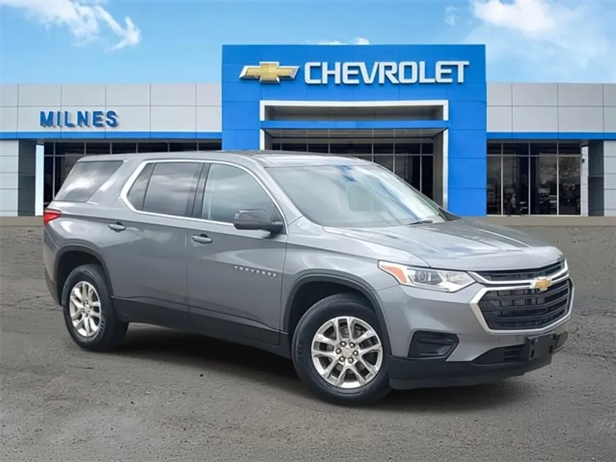 2021 Chevrolet Traverse LS photo 1