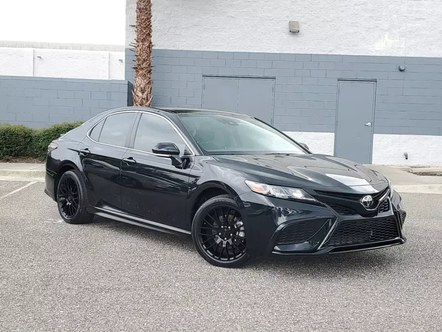 2023 Toyota Camry SE photo 1