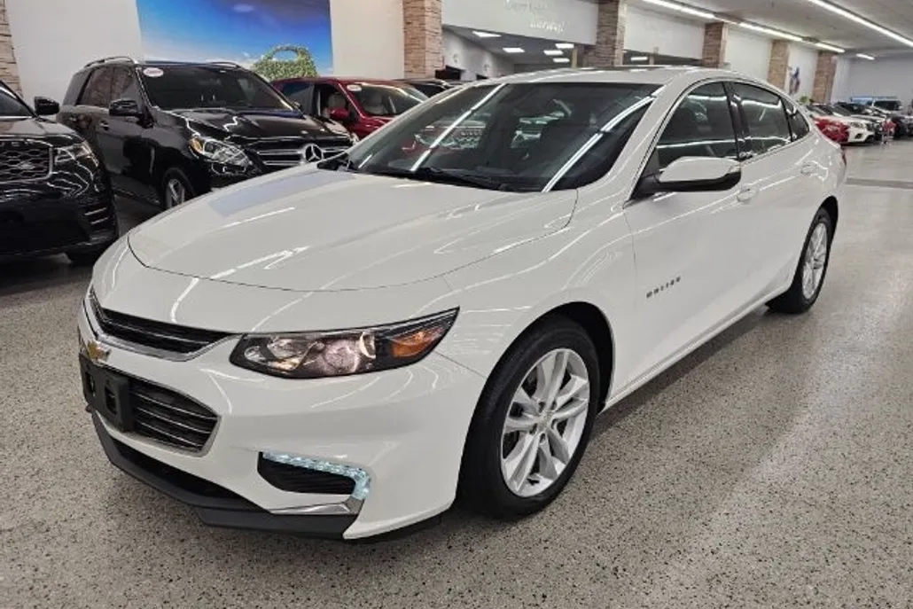 2018 Chevrolet Malibu 1LT photo 1