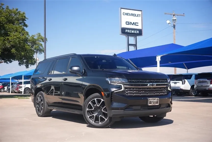 2022 Chevrolet Suburban RST photo 1