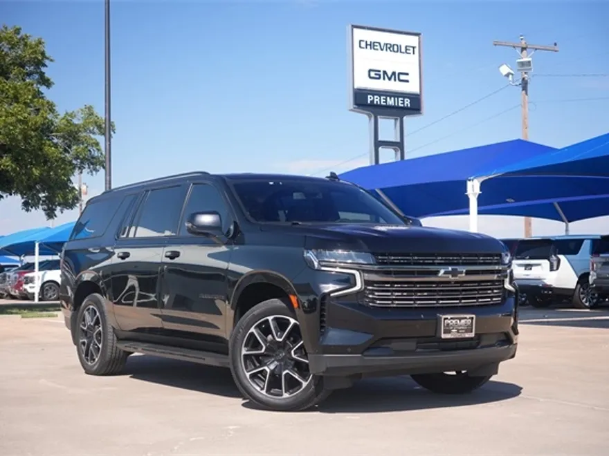 2022 Chevrolet Suburban RST photo 1