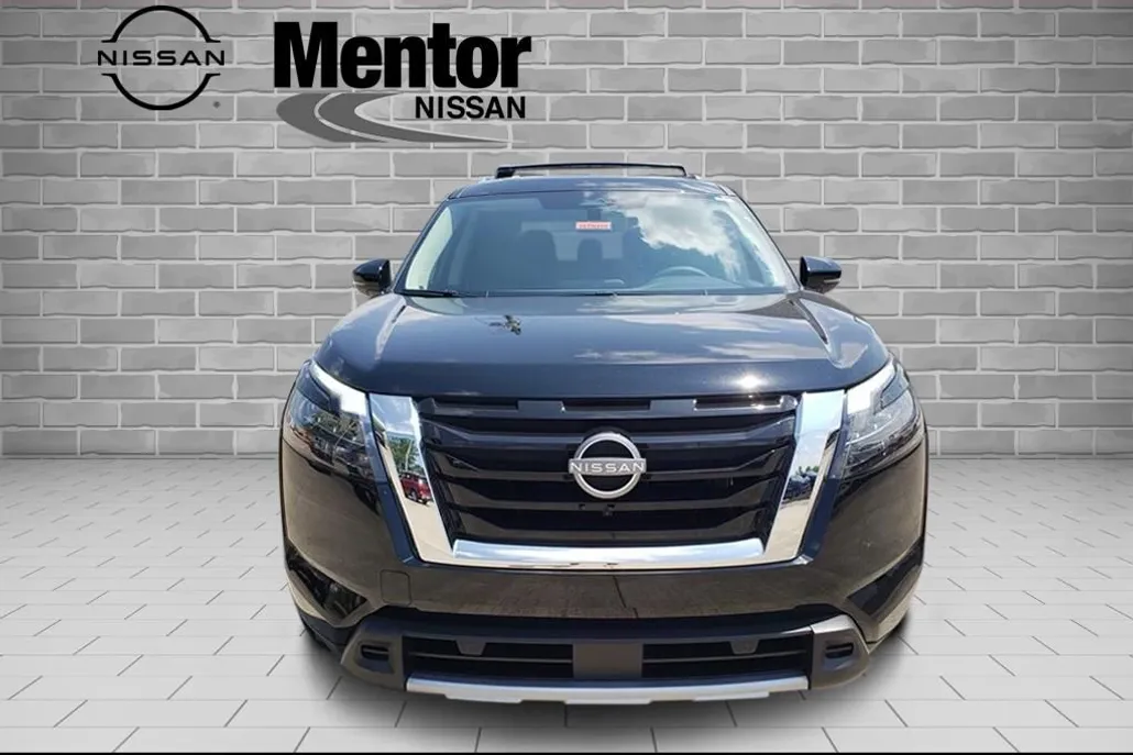 2025 Nissan Pathfinder SL photo 1