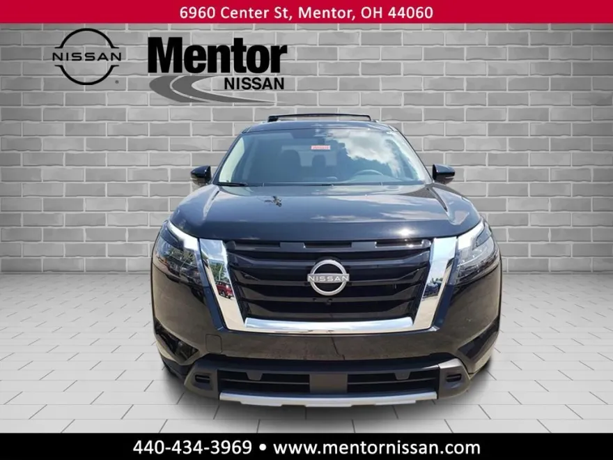 2025 Nissan Pathfinder SL photo 1
