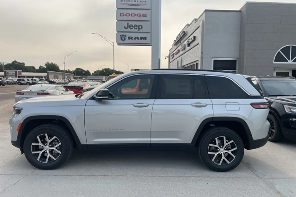 2025 Jeep Grand Cherokee Limited photo 1