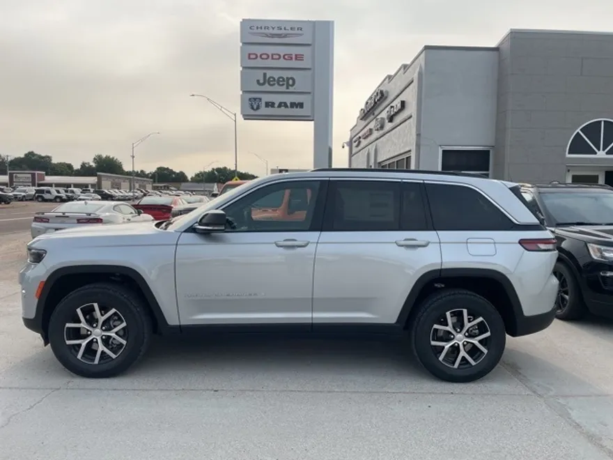 2025 Jeep Grand Cherokee Limited photo 1