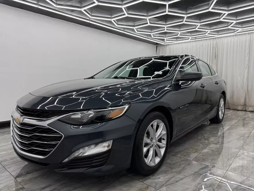 2021 Chevrolet Malibu 1LT photo 1