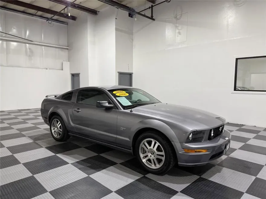 2006 Ford Mustang GT Deluxe photo 1