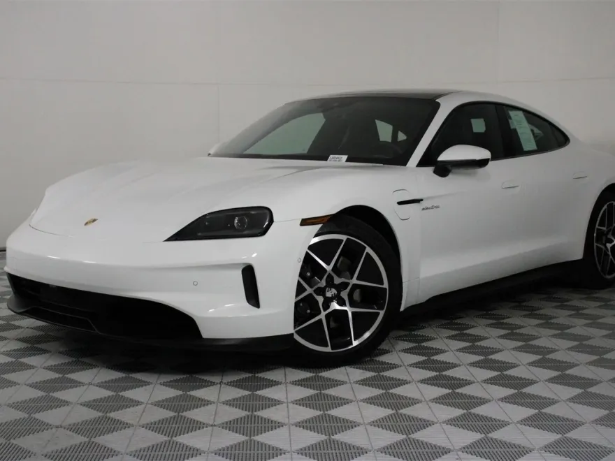 2025 Porsche Taycan photo 1