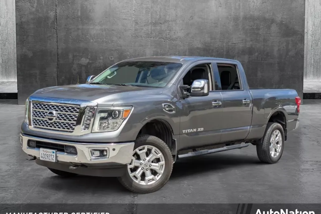 2016 Nissan Titan SL photo 1