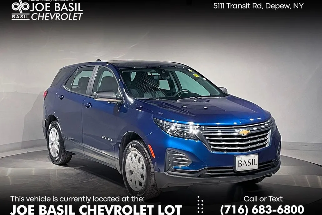 2023 Chevrolet Equinox LS photo 1