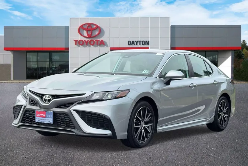 2022 Toyota Camry SE photo 1