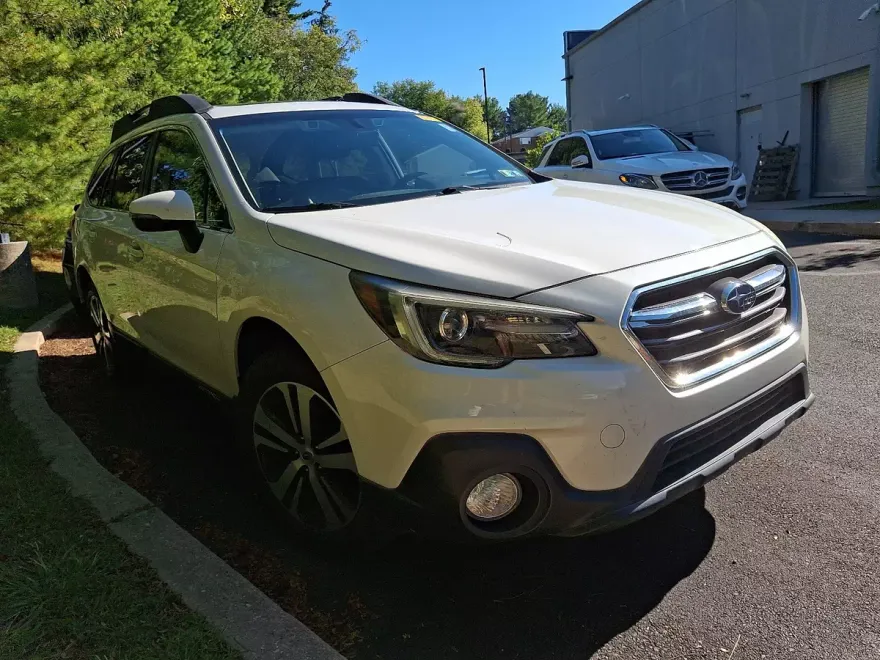 2019 Subaru Outback 2.5i Limited photo 1