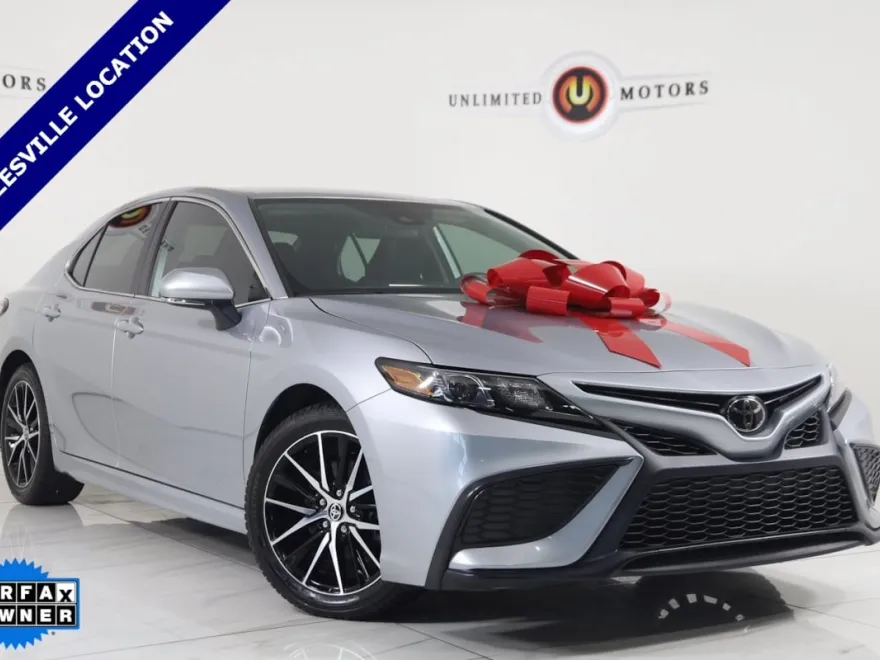 2024 Toyota Camry SE photo 1