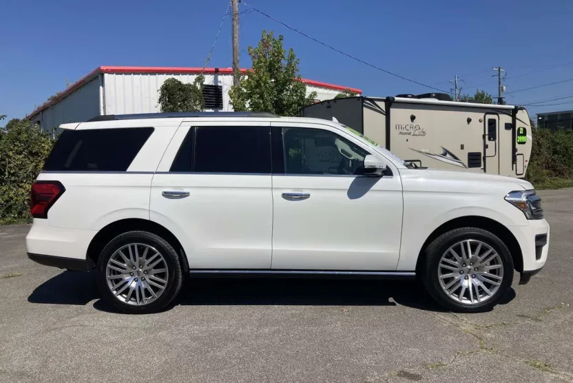 2024 Ford Expedition Limited photo 1