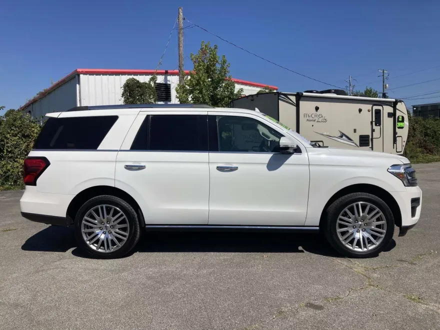 2024 Ford Expedition Limited photo 1