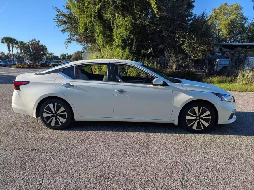 2022 Nissan Altima 2.5 SV photo 1
