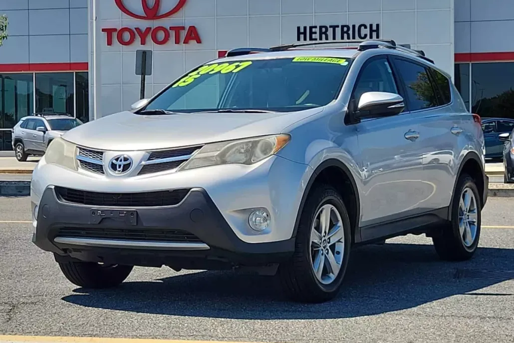 2015 Toyota RAV4 XLE photo 1