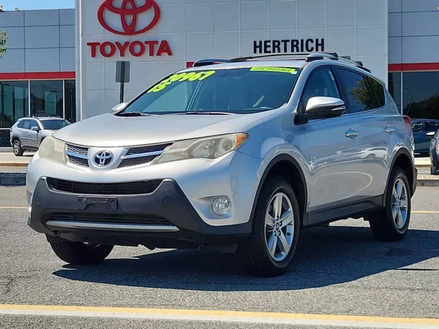 2015 Toyota RAV4 XLE photo 1