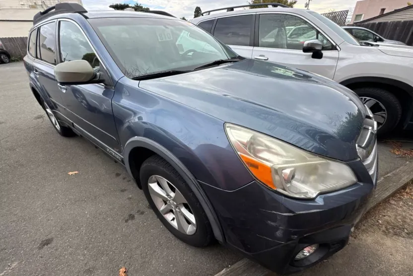 2014 Subaru Outback 2.5i photo 1