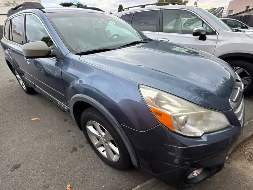 2014 Subaru Outback 2.5i photo 1