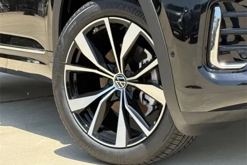 2025 Volkswagen Atlas SEL Premium R-Line photo 2