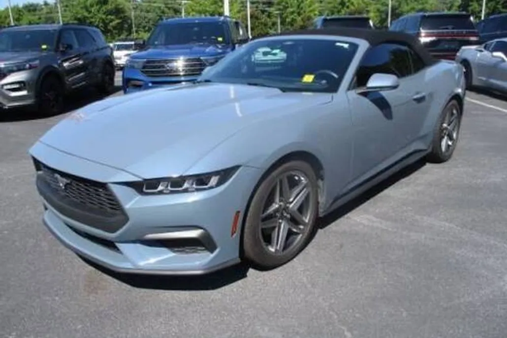 2024 Ford Mustang Convertible photo 1