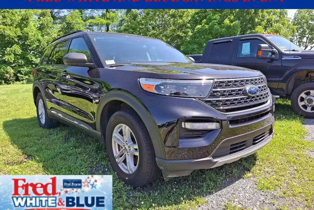 2023 Ford Explorer XLT photo 1
