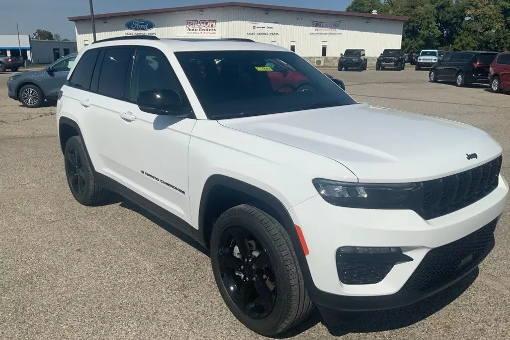 2025 Jeep Grand Cherokee Limited photo 1