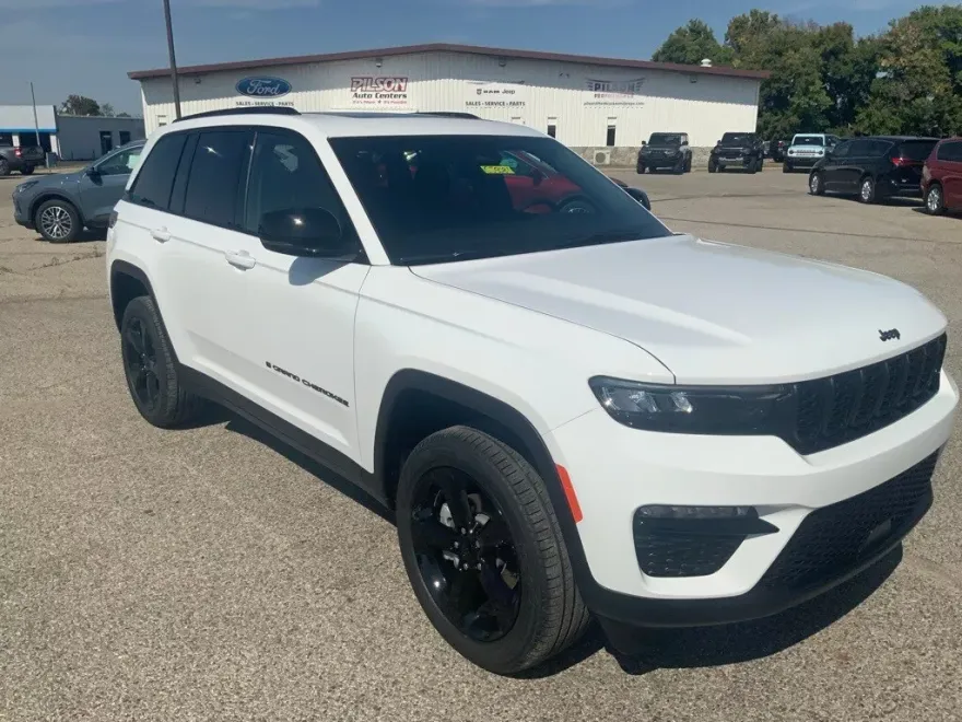2025 Jeep Grand Cherokee Limited photo 1