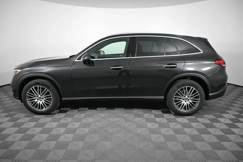 2026 Mercedes Benz GLC 300 photo 1