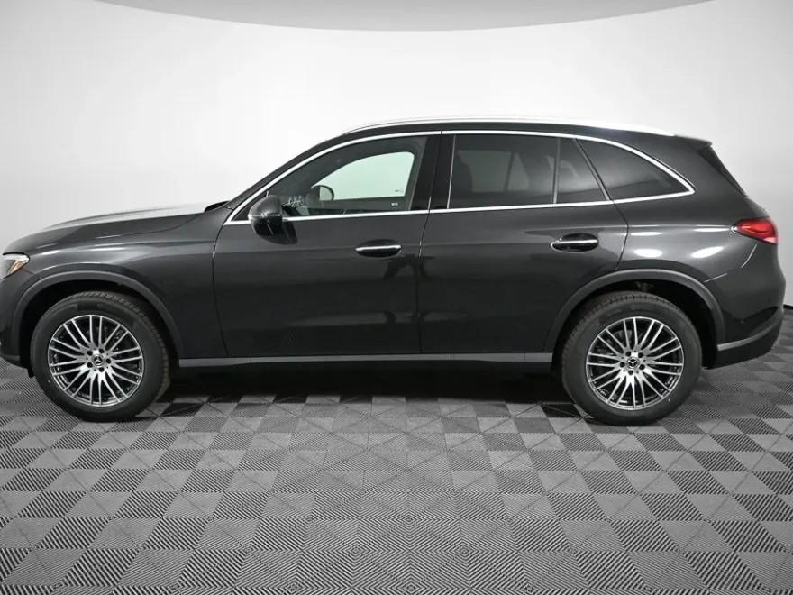 2026 Mercedes Benz GLC 300 photo 1