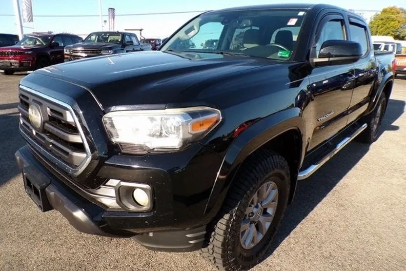 2018 Toyota Tacoma SR5 V6 photo 1