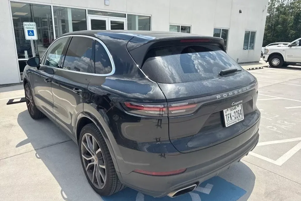 2019 Porsche Cayenne Base photo 1
