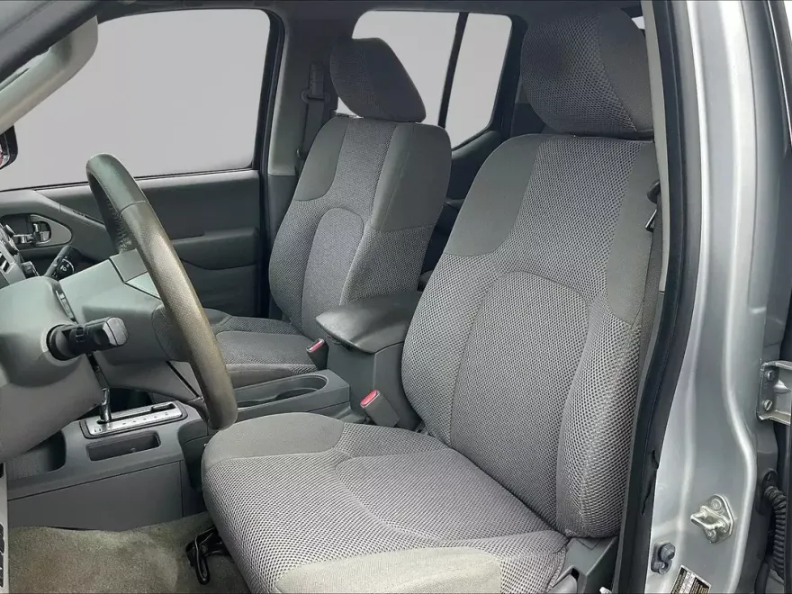 2017 Nissan Frontier SV photo 25