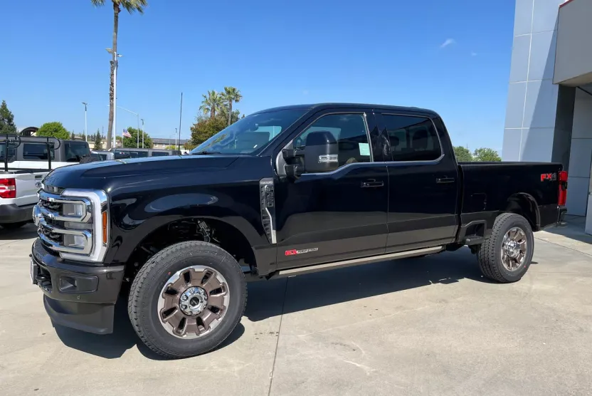 2025 Ford F-350 King Ranch photo 1