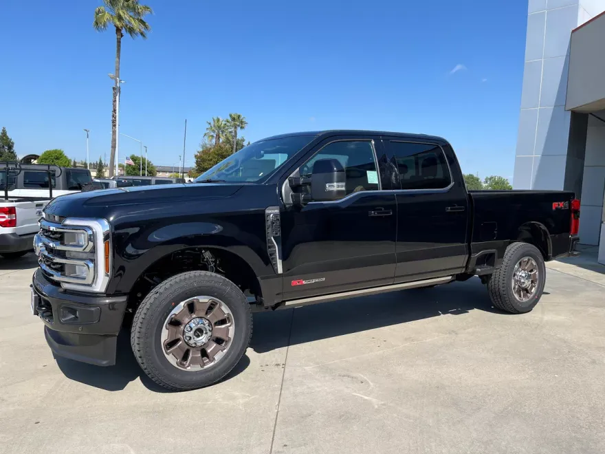 2025 Ford F-350 King Ranch photo 1