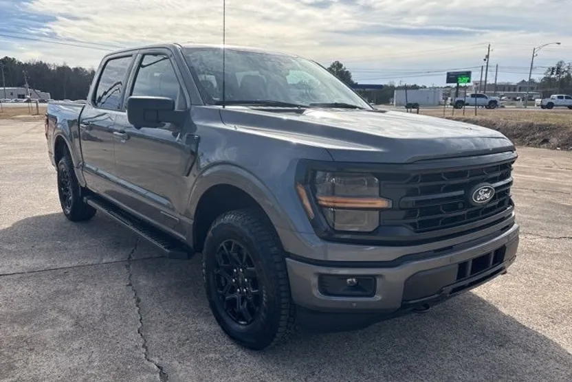2025 Ford F-150 XLT photo 1