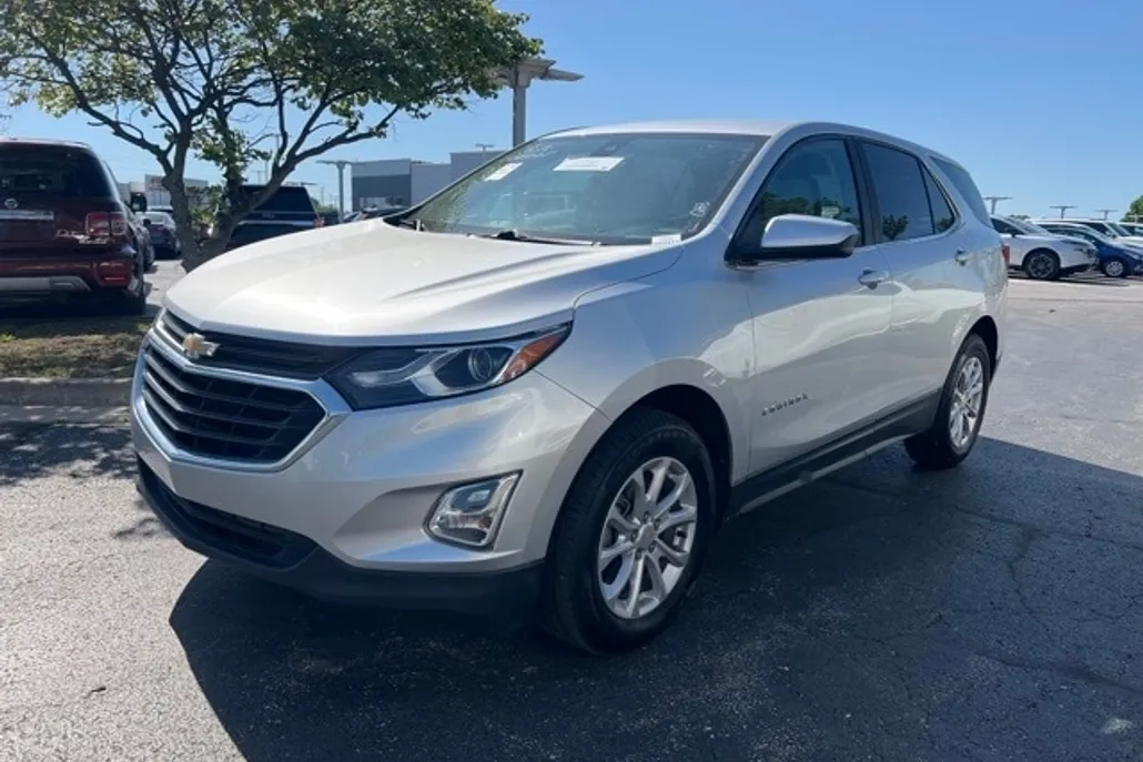 2021 Chevrolet Equinox LT photo 1