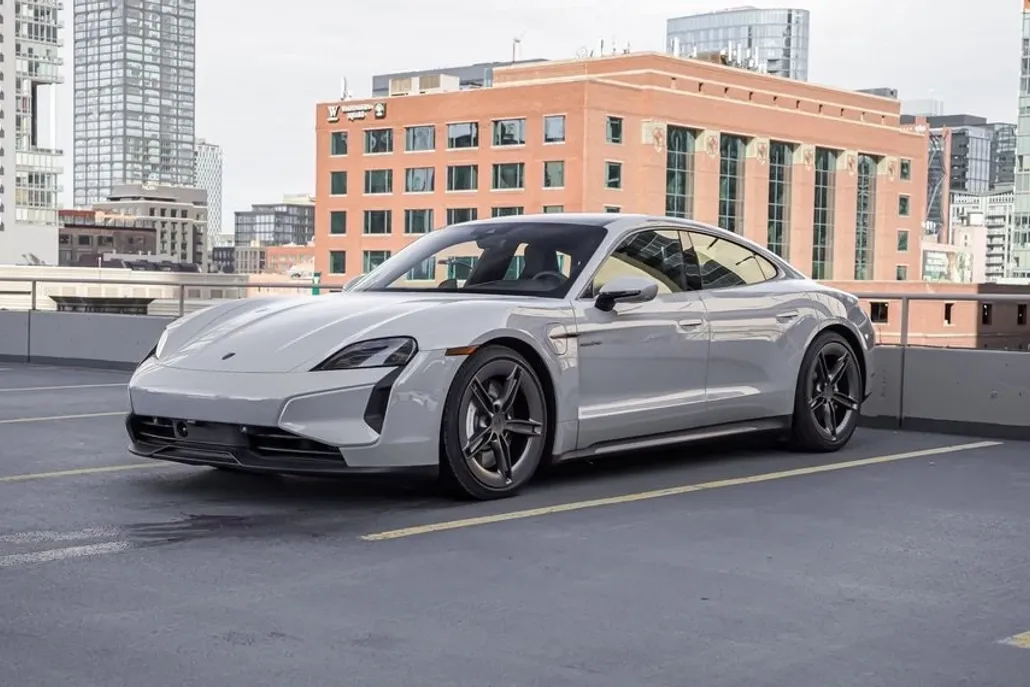 2025 Porsche Taycan Turbo photo 1